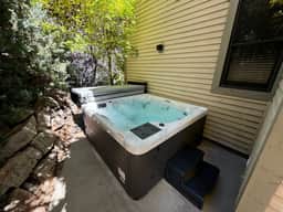 5 BR Private Home Walk to Main St Hot Tub