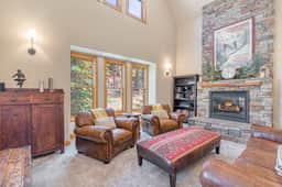 5 BR Private Home Walk to Main St Hot Tub