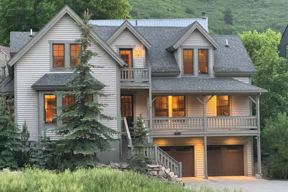 5 BR Private Home Walk to Main St Hot Tub - Image 1