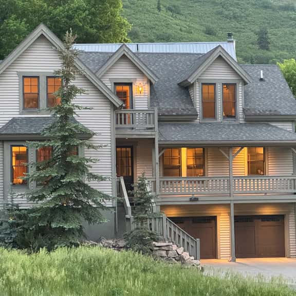 5 BR Private Home Walk to Main St Hot Tub - Image 1