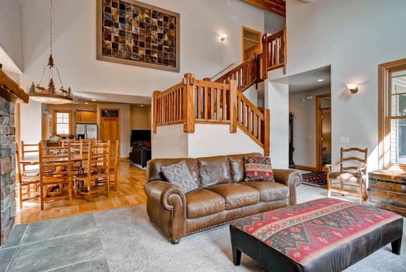 5 BR Private Home Walk to Main St Hot Tub
