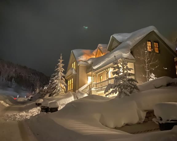 5 BR Private Home Walk to Main St Hot Tub